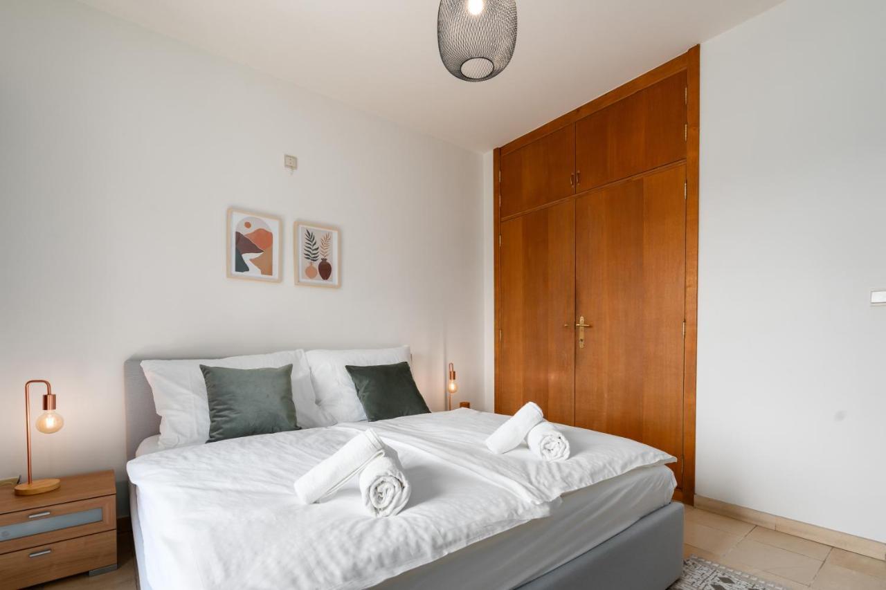 האסלט City Apartment 3 Bedroom, Kitchen, Wifi, Workspace, Coffee, Central מראה חיצוני תמונה